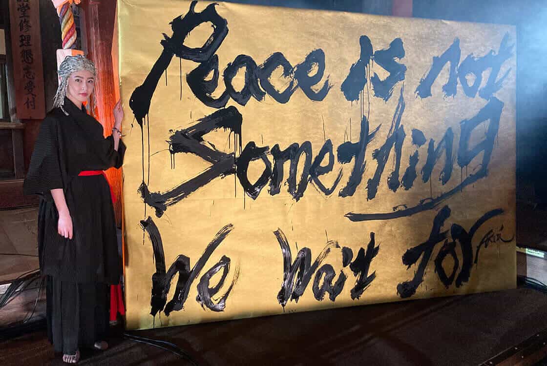 パフォーマーAkariの清水寺書道写真その2