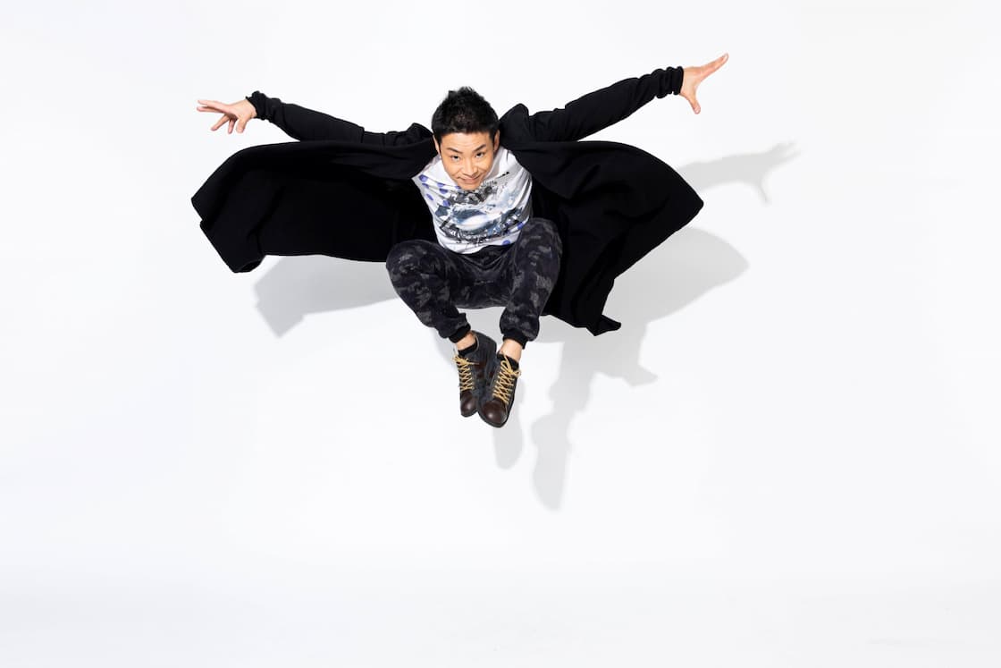 ジャンプのポーズのEBIKEN・蛯名健一