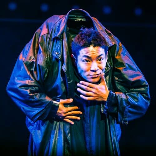 首が取れるパフォーマンス