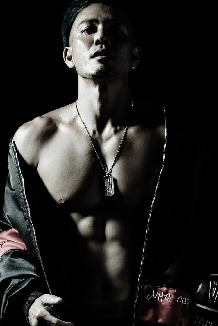 鍛え抜かれたJJの肉体美、正面